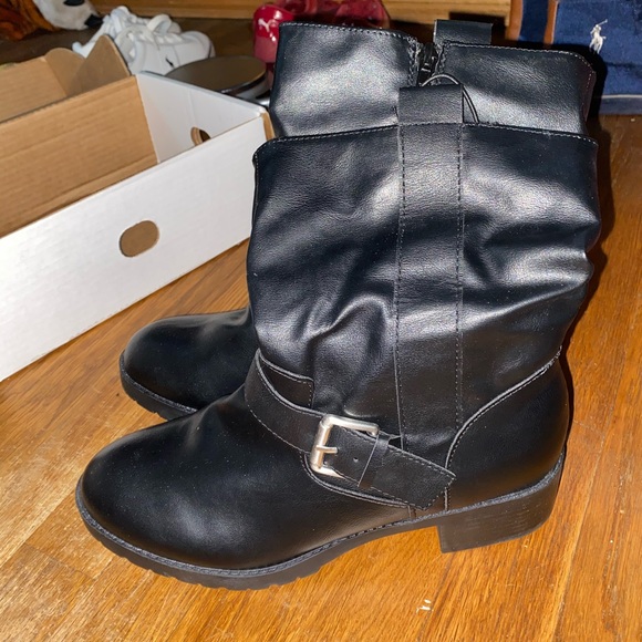 Black Memory Foam Boots - Picture 2 of 5